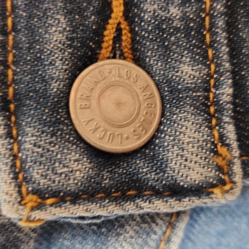 ***Lucky Brand distressed Jeans - Picture 8 of 11